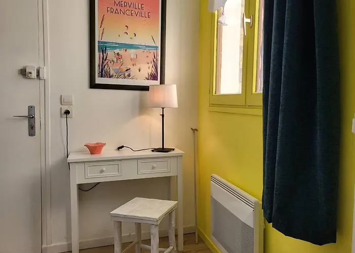 Cosy Avec Parking, à 100m Du Centre, Proche - Fr-1-788-47 *